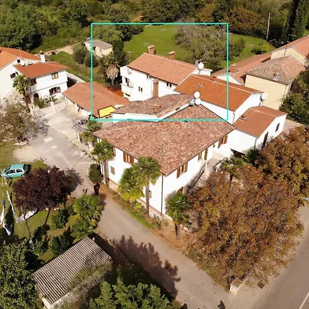 Sain With Garden Terrace Near The 3* Porec