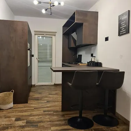 Sain With Garden Terrace Near The 3*