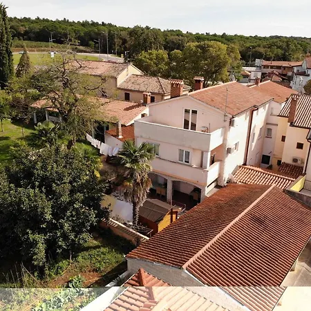 Sain With Garden Terrace Near The 3* Porec