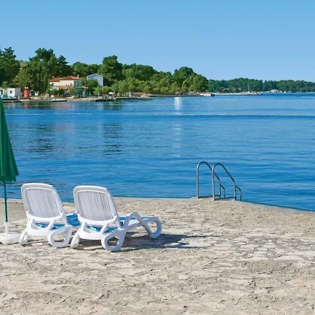 Sain With Garden Terrace Near The Gostinjska kuća Porec