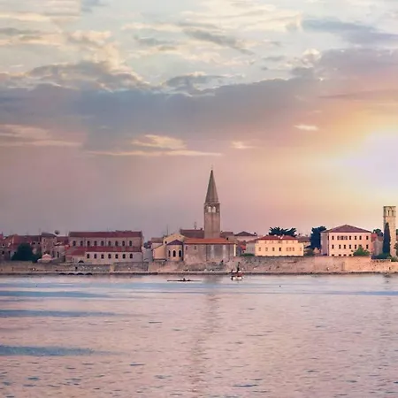 Gostinjska kuća Sain With Garden Terrace Near The