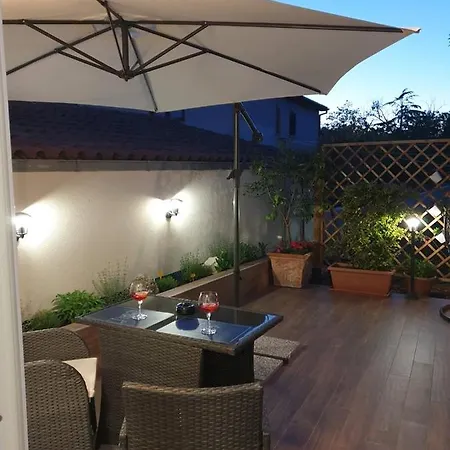 Gostinjska kuća Sain With Garden Terrace Near The