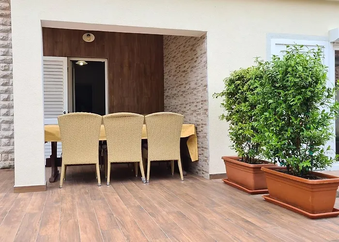 Sain With Garden Terrace Near The 招待所 3*