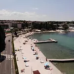 Sain With Garden Terrace Near The Guest house Porec