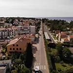 Sain With Garden Terrace Near The Porec