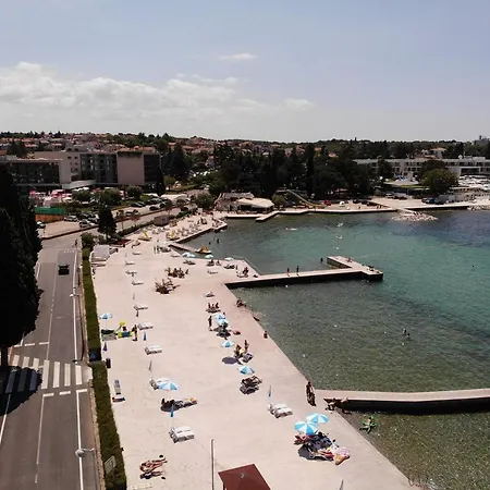Sain With Garden Terrace Near The Beach Casa de hóspedes Poreč
