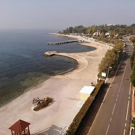 Sain With Garden Terrace Near The Beach Poreč