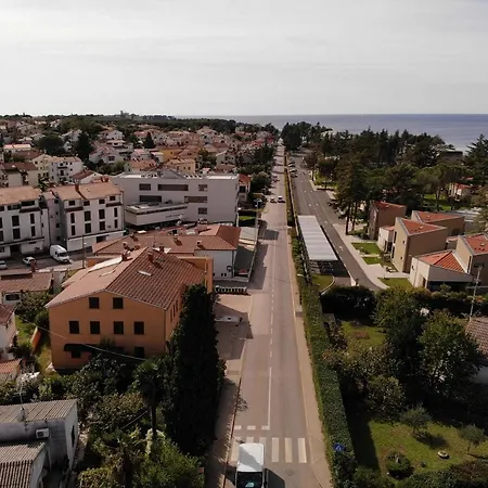 Sain With Garden Terrace Near The Beach Poreč