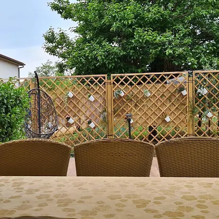 Sain With Garden Terrace Near The 3*