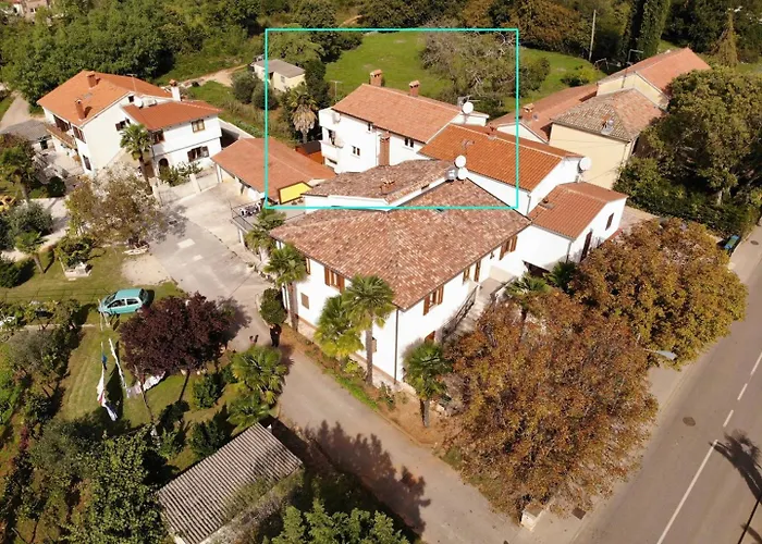 Sain With Garden Terrace Near The 3* Poreč