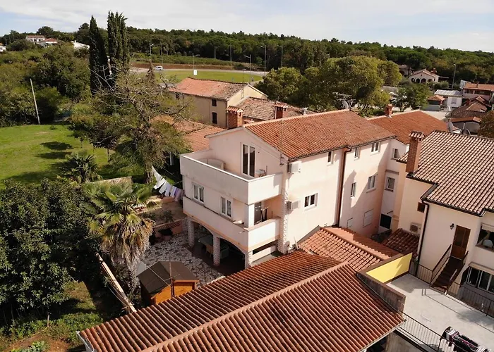 Sain With Garden Terrace Near The 3* פורץ