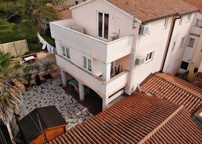 Vendégház Sain With Garden Terrace Near The