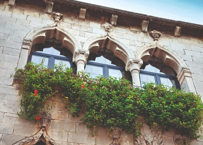 Sain With Garden Terrace Near The 3*