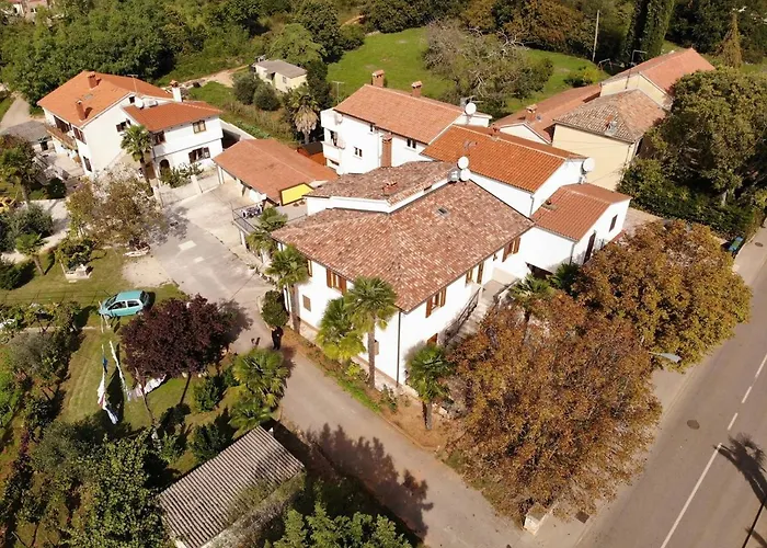בית הארחה Sain With Garden Terrace Near The פורץ