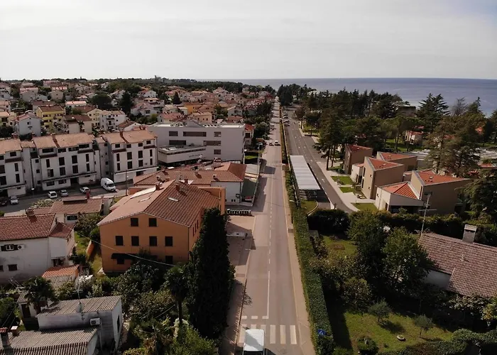 Sain With Garden Terrace Near The Poreč
