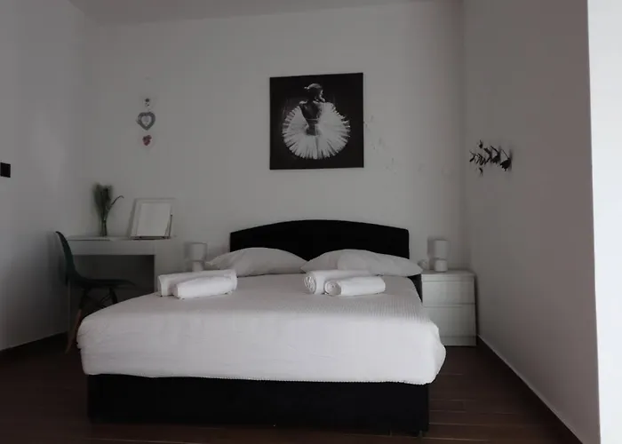 Sain With Garden Terrace Near The בית הארחה פורץ