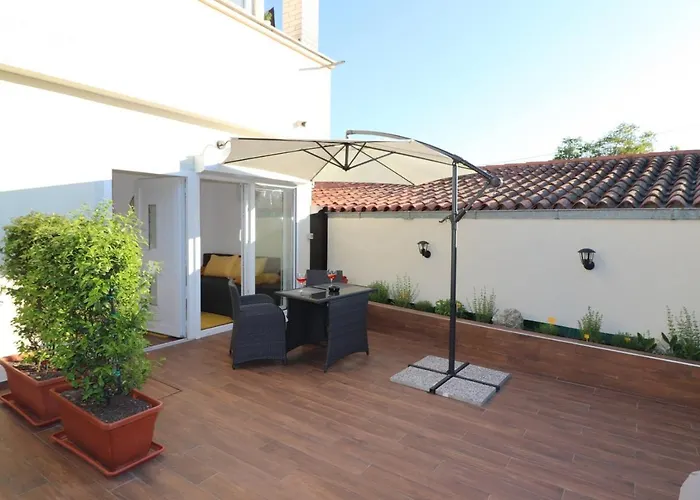 בית הארחה Sain With Garden Terrace Near The