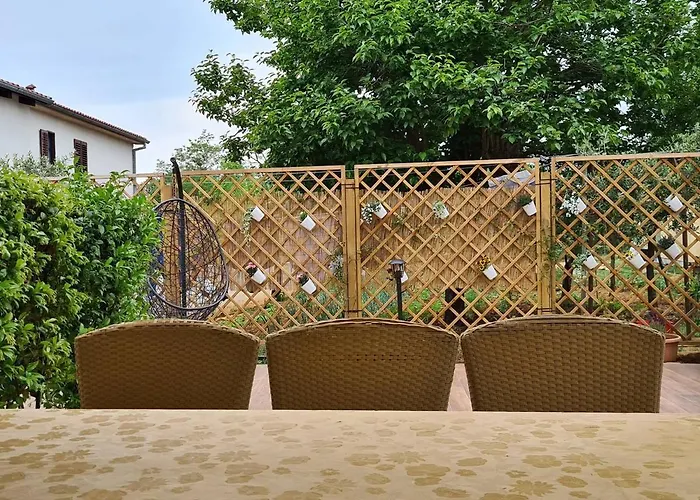 Sain With Garden Terrace Near The 3*