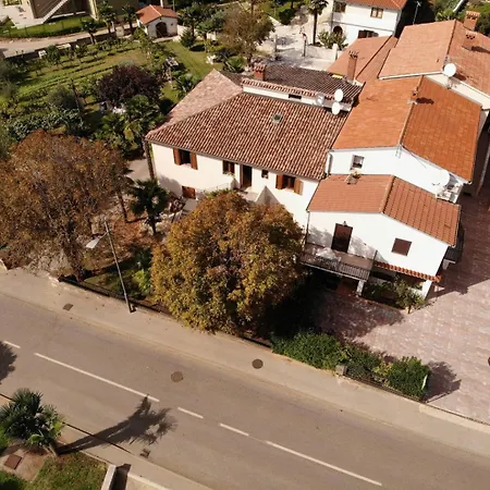 Sain With Garden Terrace Near The 3*