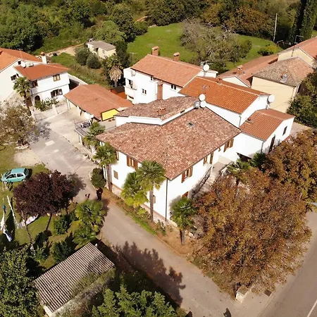 Maison d'hôtes Sain With Garden Terrace Near The Poreč
